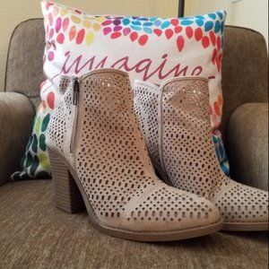 Esprit Kay Perforated Bootie 9M